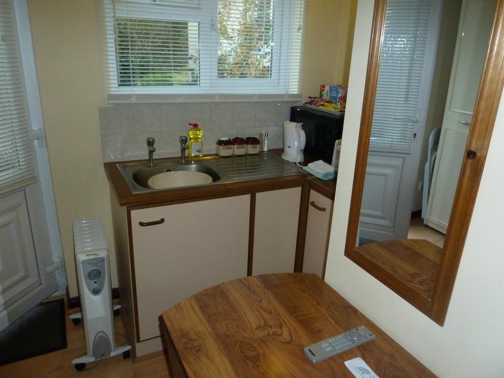 Hillside Self Catering Panzió Salisbury Kültér fotó