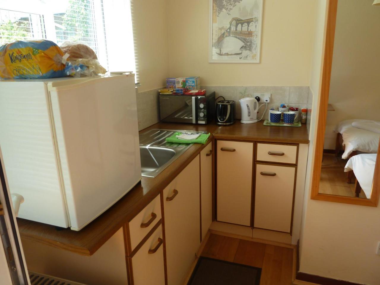 Hillside Self Catering Panzió Salisbury Kültér fotó