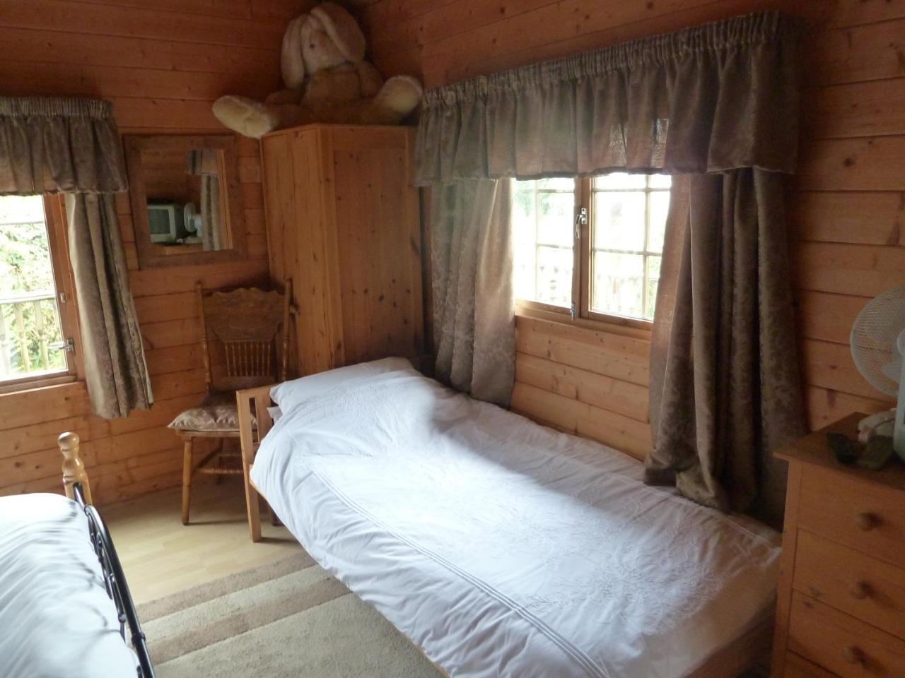 Hillside Self Catering Panzió Salisbury Kültér fotó