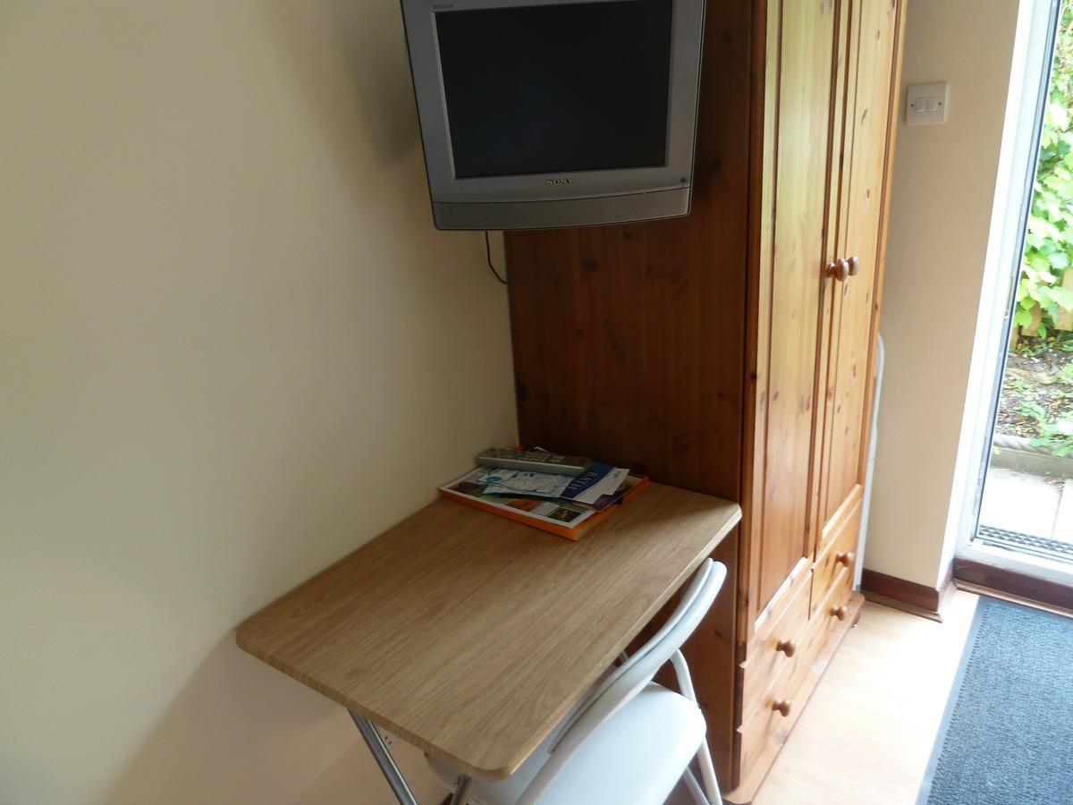 Hillside Self Catering Panzió Salisbury Kültér fotó